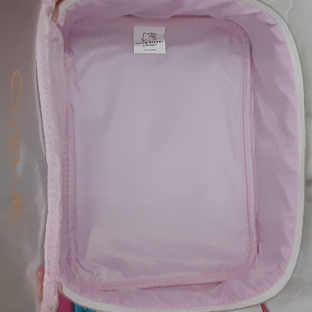 Creme Shop X Hello Kitty Beauty Travel Case - Picture 5 of 7